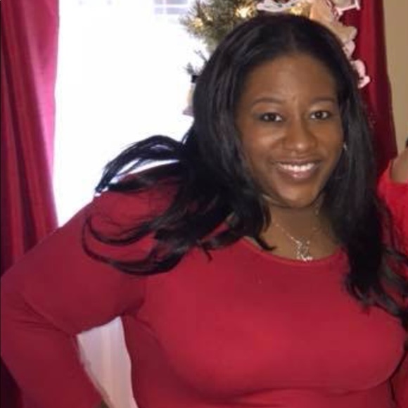 Meet your Posher, Candi ❤️ - Picture 2 of 5